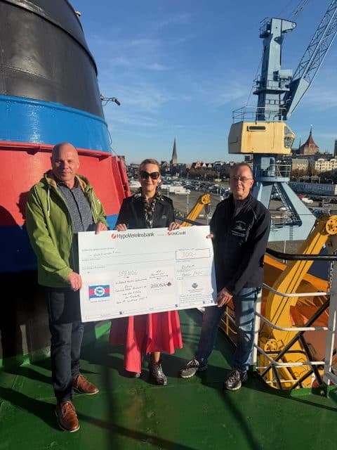 Spendenübergabe auf der Stephan Jantzen